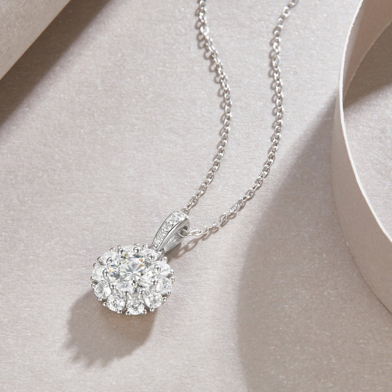Blossom - A Fashionable And Luxurious Diamond Jewelry Pendant Set