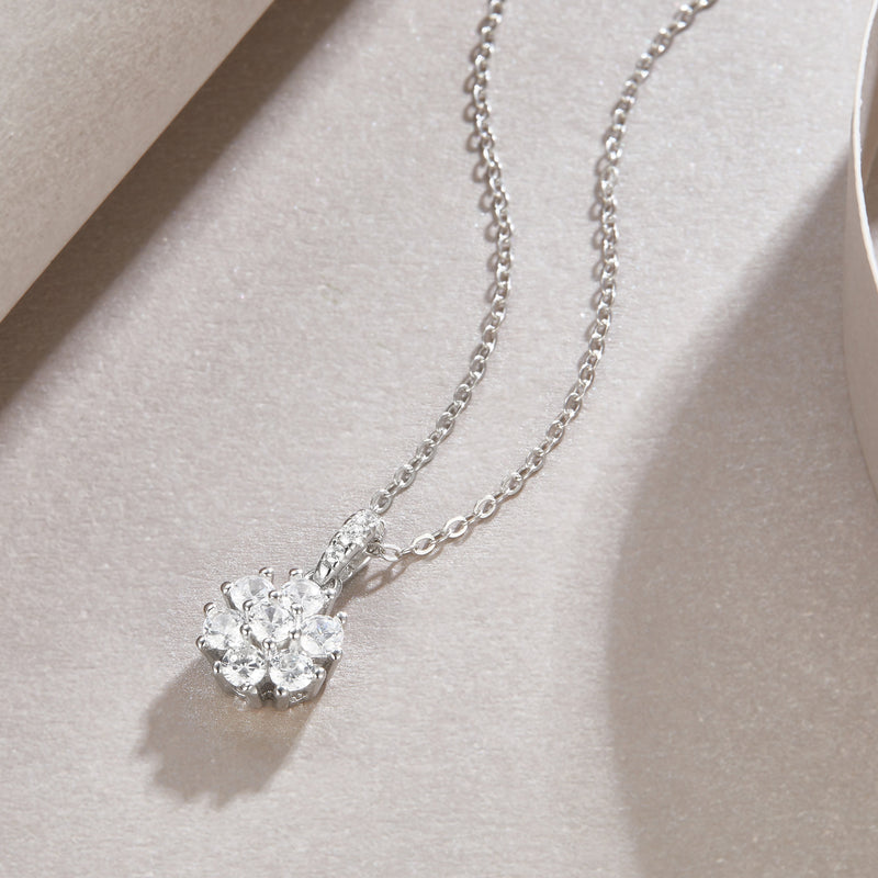 Snowflake Dance - A Fashionable And Luxurious Diamond Jewelry Pendant Set