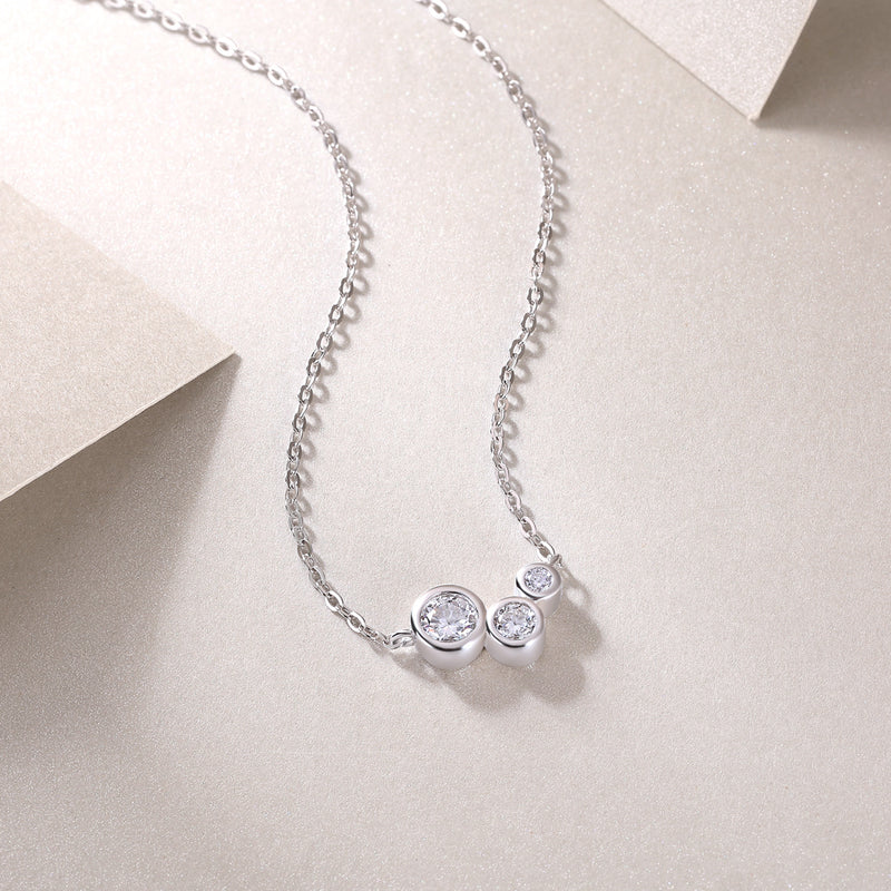 White Dew - A Fashionable And Luxurious Diamond Jewelry Pendant Set