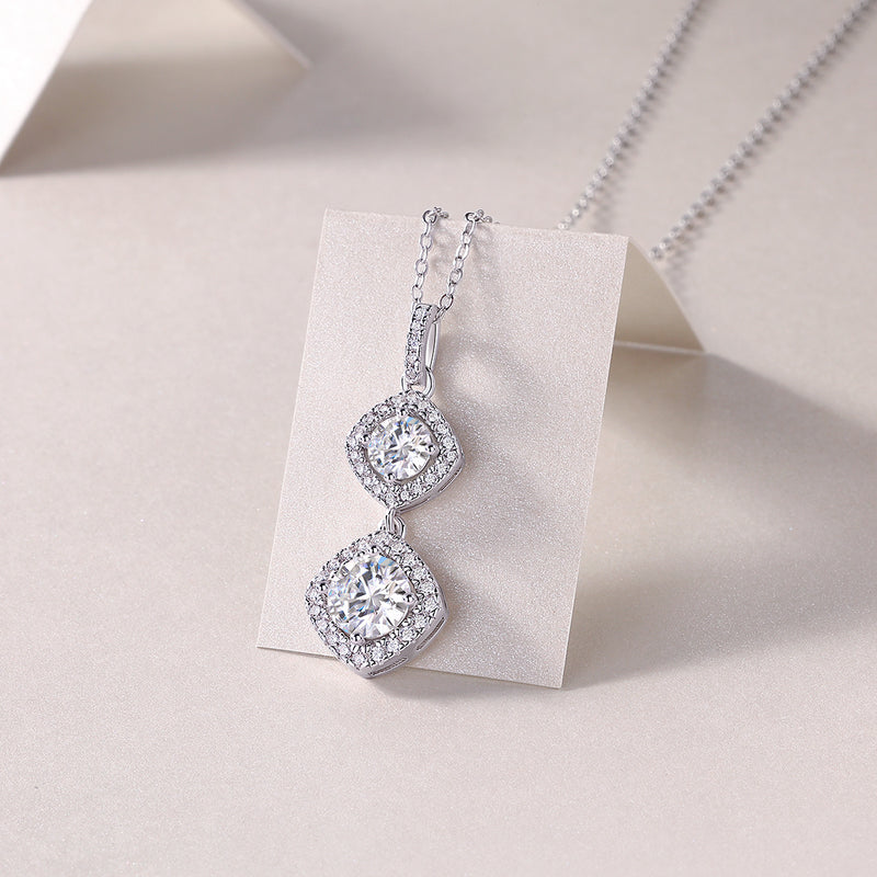Snowy Wonderland - A Fashionable And Luxurious Diamond Jewelry Pendant Set