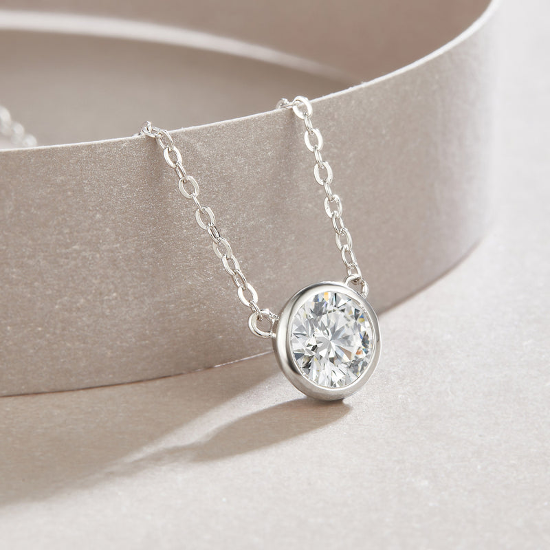 Natural Reverie - A Fashionable And Luxurious Diamond Jewelry Pendant Set