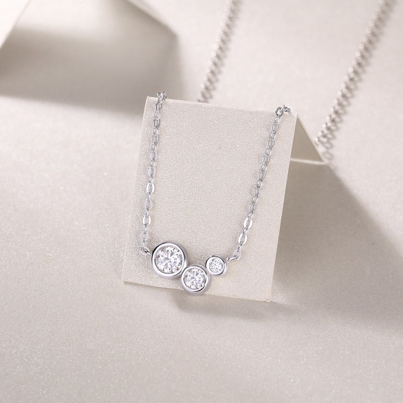White Dew - A Fashionable And Luxurious Diamond Jewelry Pendant Set