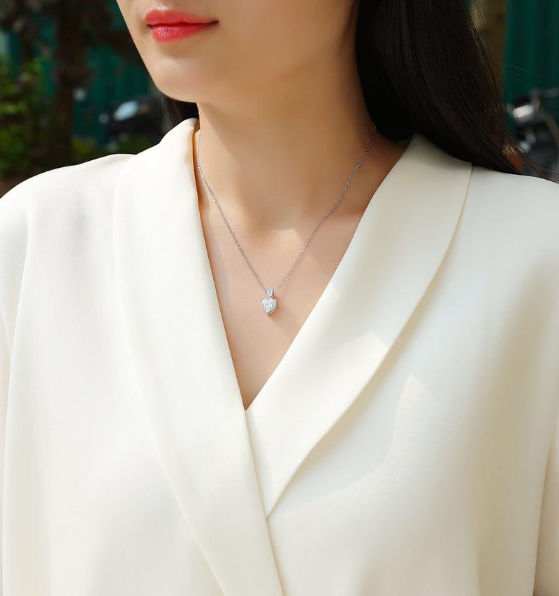 The Beloved Of The Heart - A Fashionable And Luxurious Diamond Jewelry Pendant Set