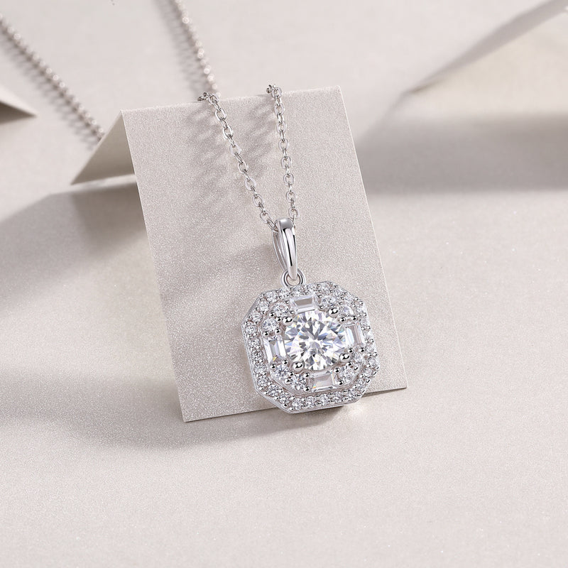 Small Square Bag - A Fashionable And Luxurious Diamond Jewelry Piece Set