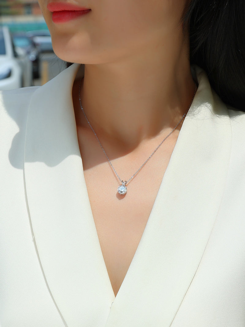 V-shaped - A Fashionable And Luxurious Diamond Jewelry Piece Set
