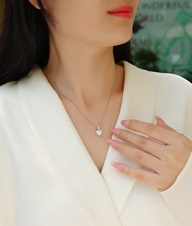 The Beloved Of The Heart - A Fashionable And Luxurious Diamond Jewelry Pendant Set