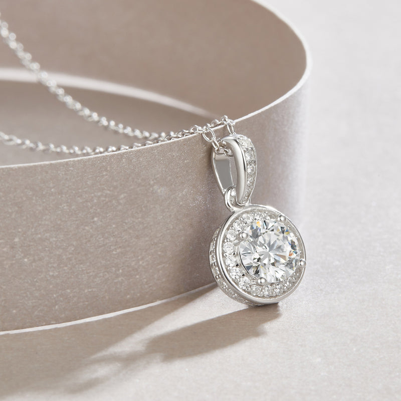 Dark Night Elf - A Fashionable And Luxurious Diamond Jewelry Pendant Set