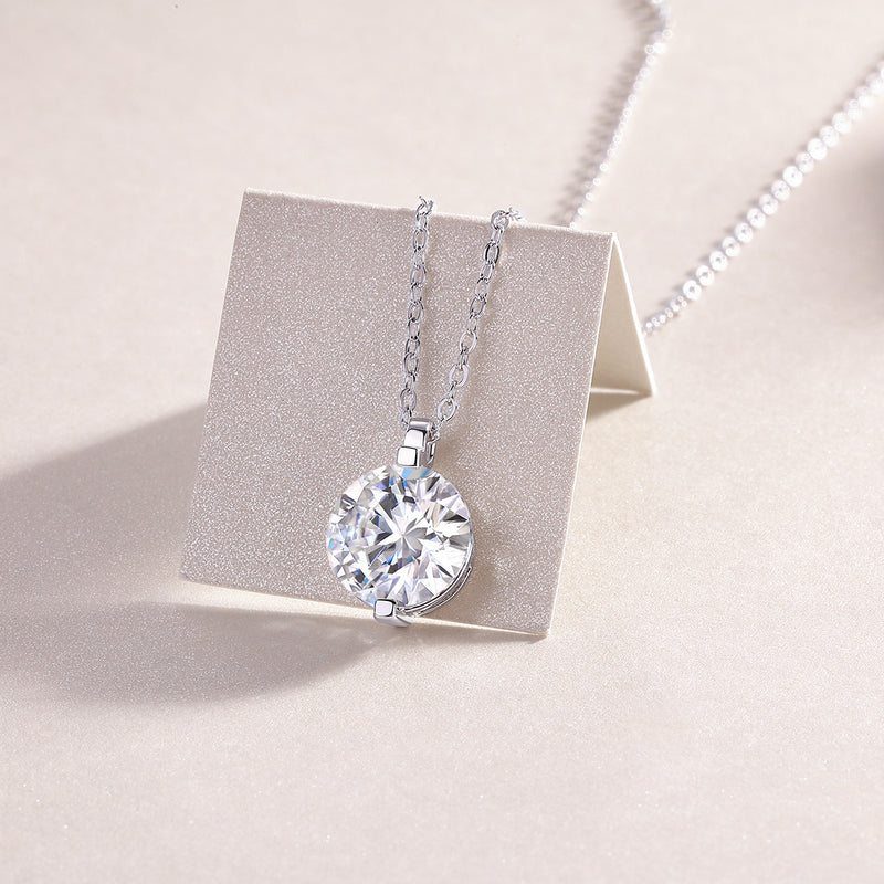 Time Lasts - A Fashionable And Luxurious Diamond Jewelry Pendant Set