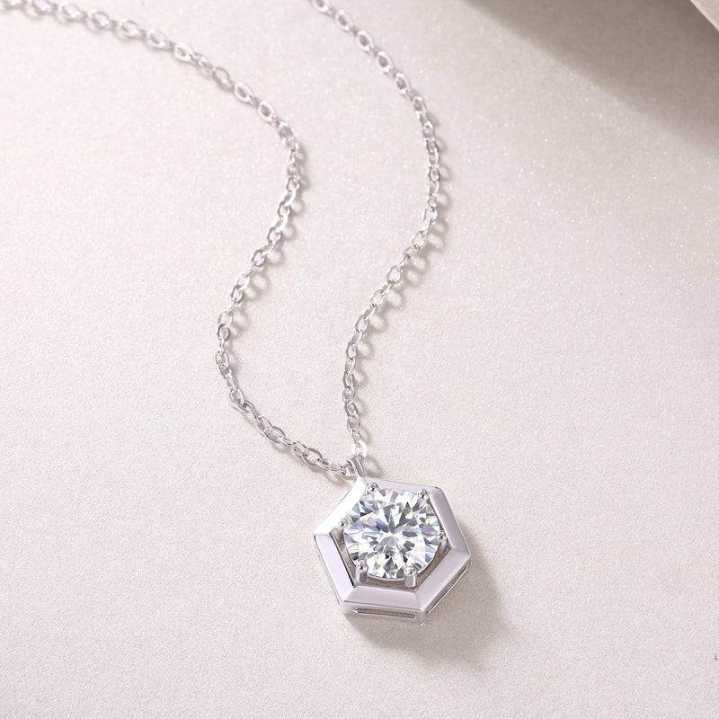 Geometric - A Fashionable And Luxurious Diamond Jewelry Pendant Set