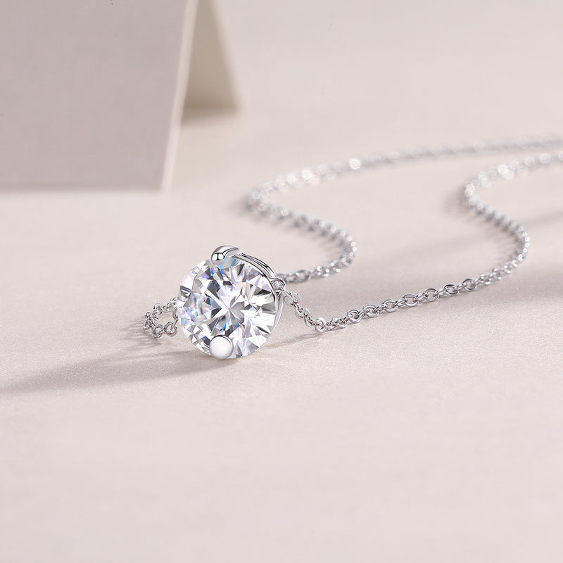 Simple Pleasure - A Fashionable And Luxurious Diamond Jewelry Pendant Set