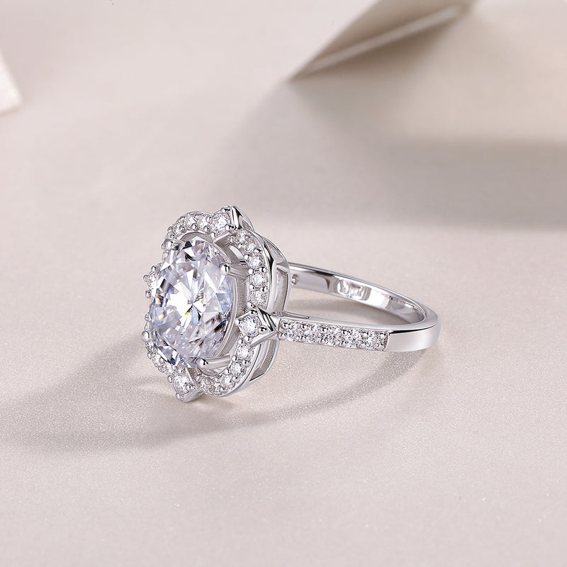 Camellia - A Fashionable Jewelry Ring Set