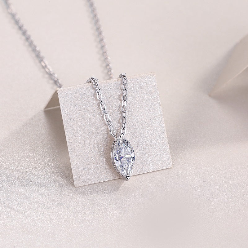 A Fashionable Jewelry Pendant Set