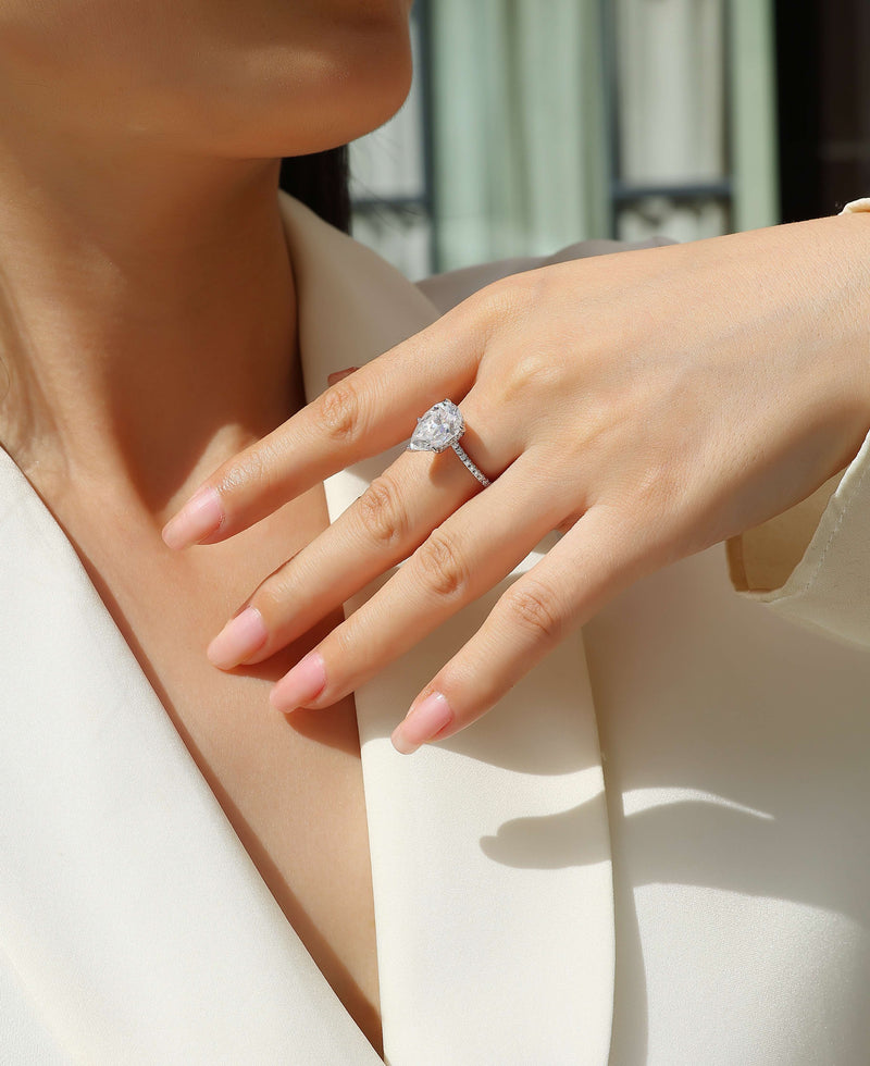 Light And Shadow - A Fashionable Diamond Jewelry Piece Set