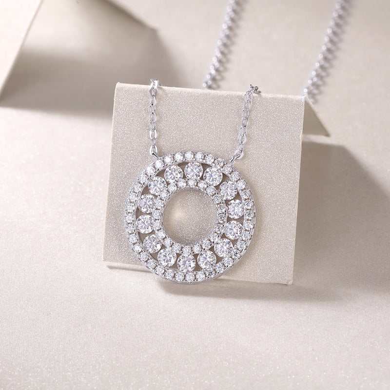 Reciprocating - A Fashionable And Luxurious Diamond Jewelry Pendant Set