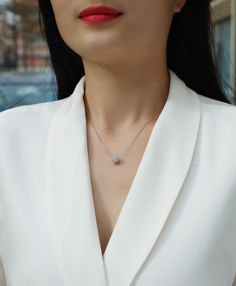 Meet At This Moment - A Fashionable And Luxurious Diamond Jewelry Pendant Set