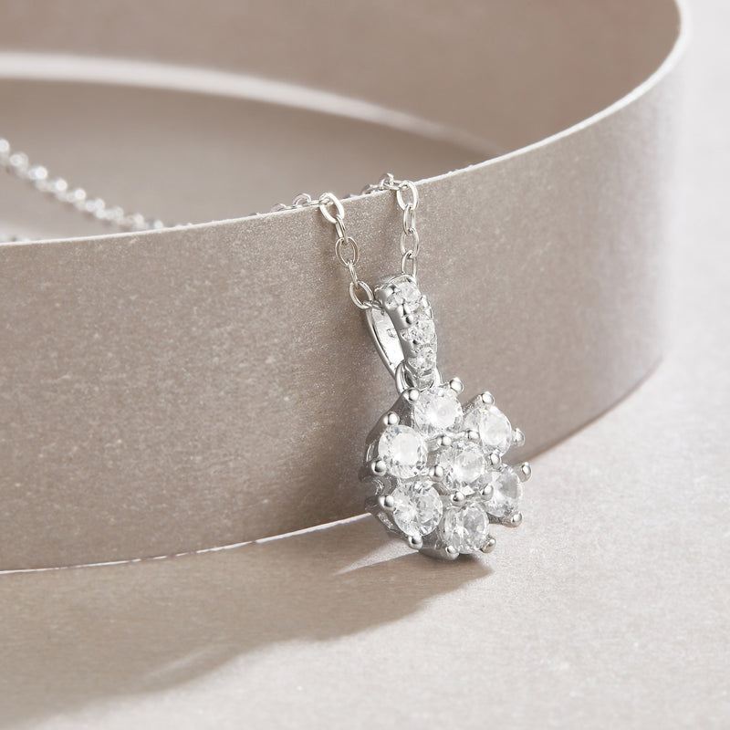 Snowflake Dance - A Fashionable And Luxurious Diamond Jewelry Pendant Set