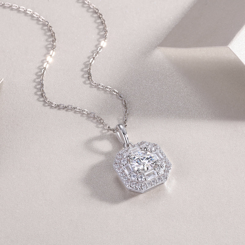 Small Square Bag - A Fashionable And Luxurious Diamond Jewelry Piece Set