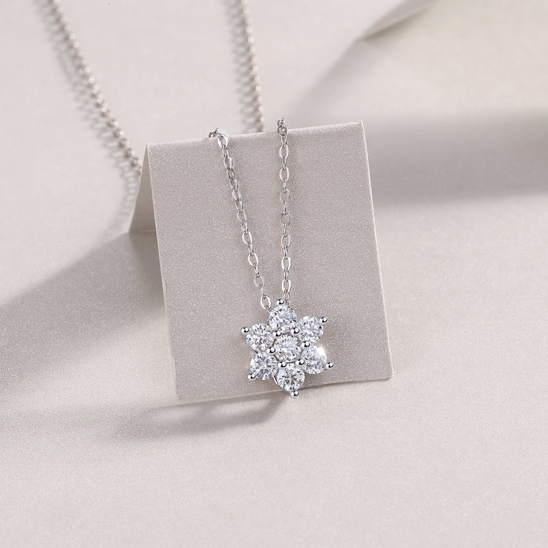 Snowflakes Fluttering - A Fashionable And Luxurious Diamond Jewelry Pendant Set
