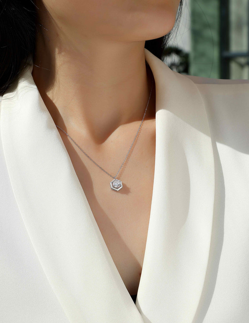 Geometric - A Fashionable And Luxurious Diamond Jewelry Pendant Set