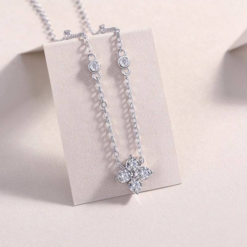Sweetheart Halo - A Fashionable And Luxurious Diamond Jewelry Pendant Set