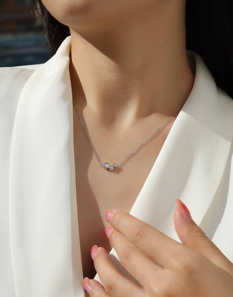 White Dew - A Fashionable And Luxurious Diamond Jewelry Pendant Set