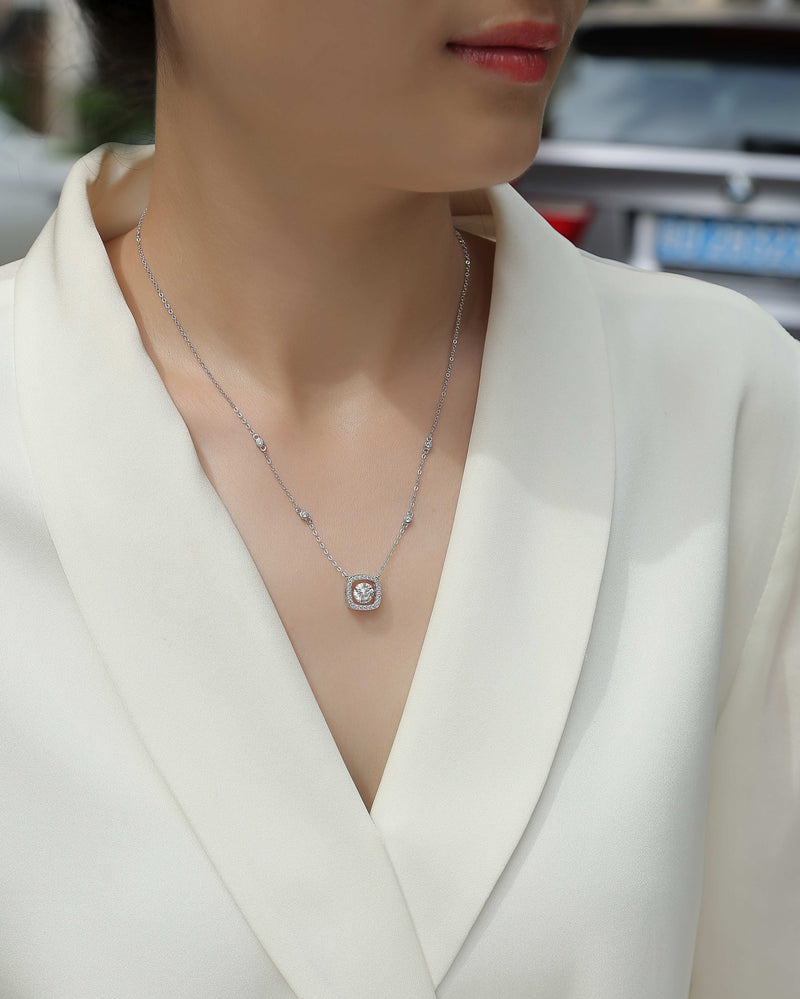 Sweet - A Fashionable And Luxurious Diamond Jewelry Pendant Set