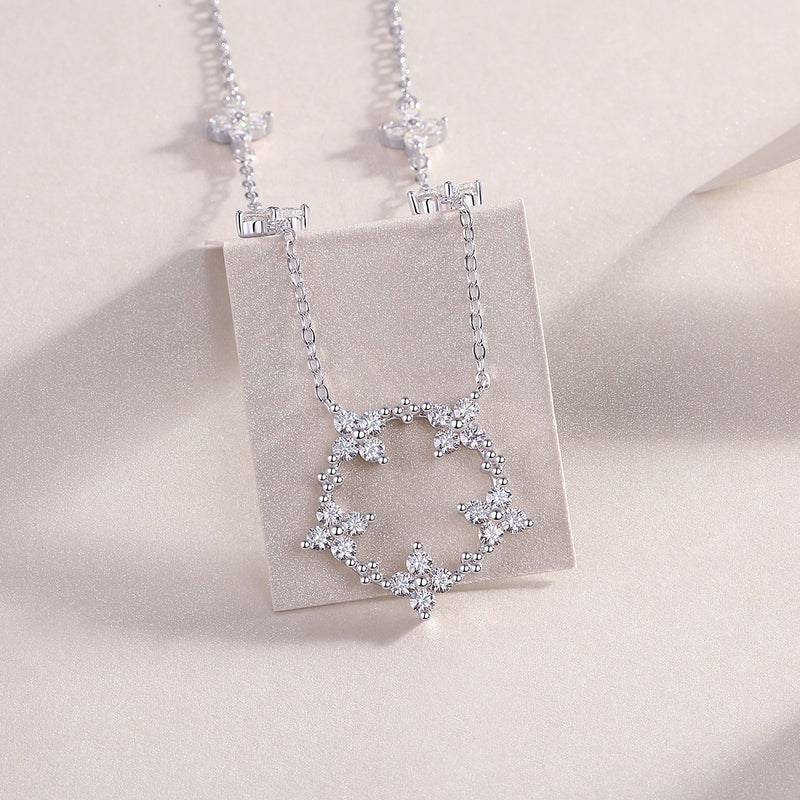 Iris - A Fashionable And Luxurious Diamond Jewelry Pendant Set