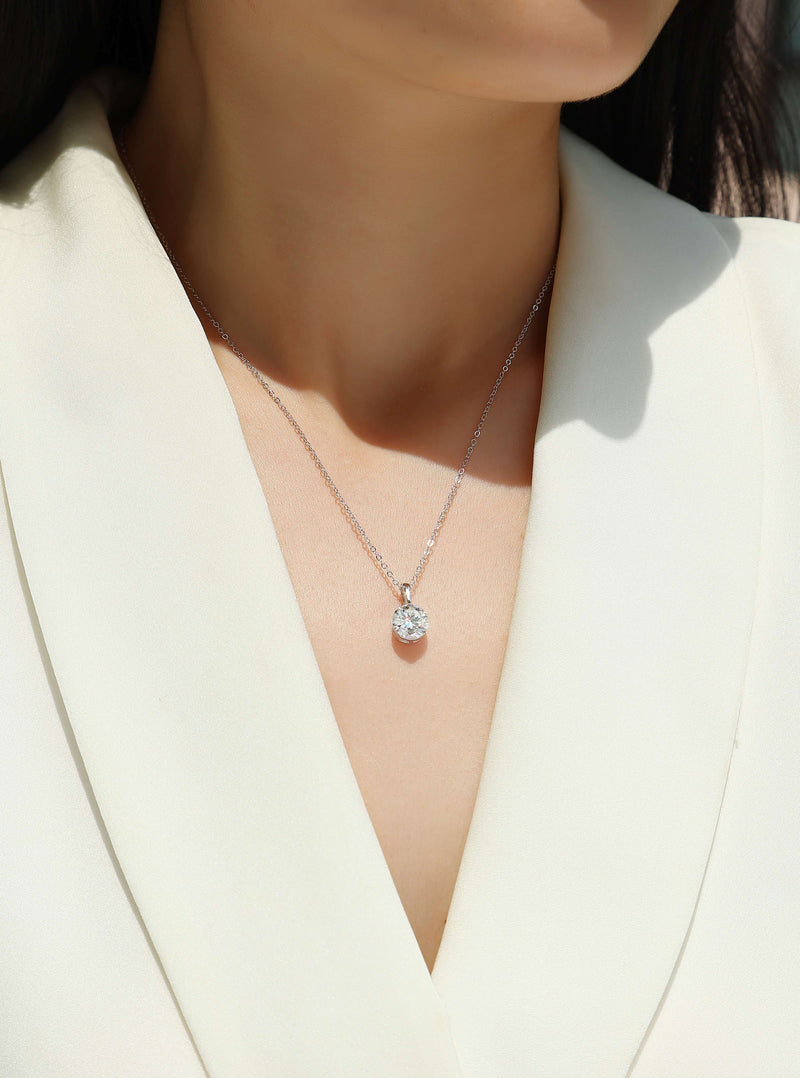 Star - A Fashionable And Luxurious Diamond Jewelry Pendant Set