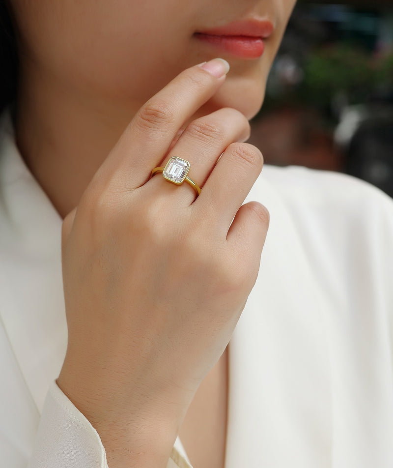 Pagoda - A Fashionable Diamond Jewelry Piece Set