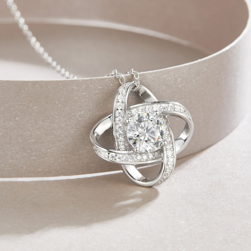 Reciprocating - A Fashionable And Luxurious Diamond Jewelry Pendant Set