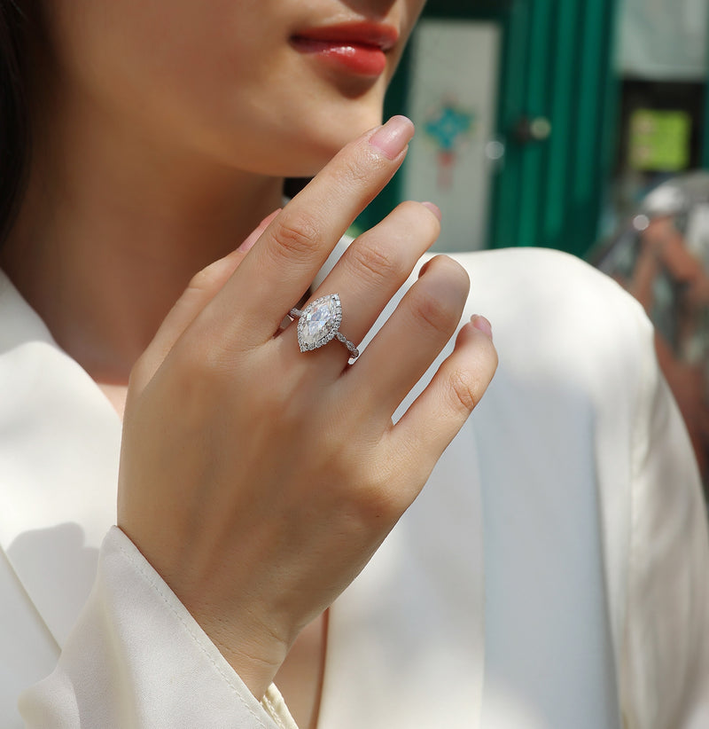The Realm Of Delight - A Fashionable Diamond Jewelry Piece Set