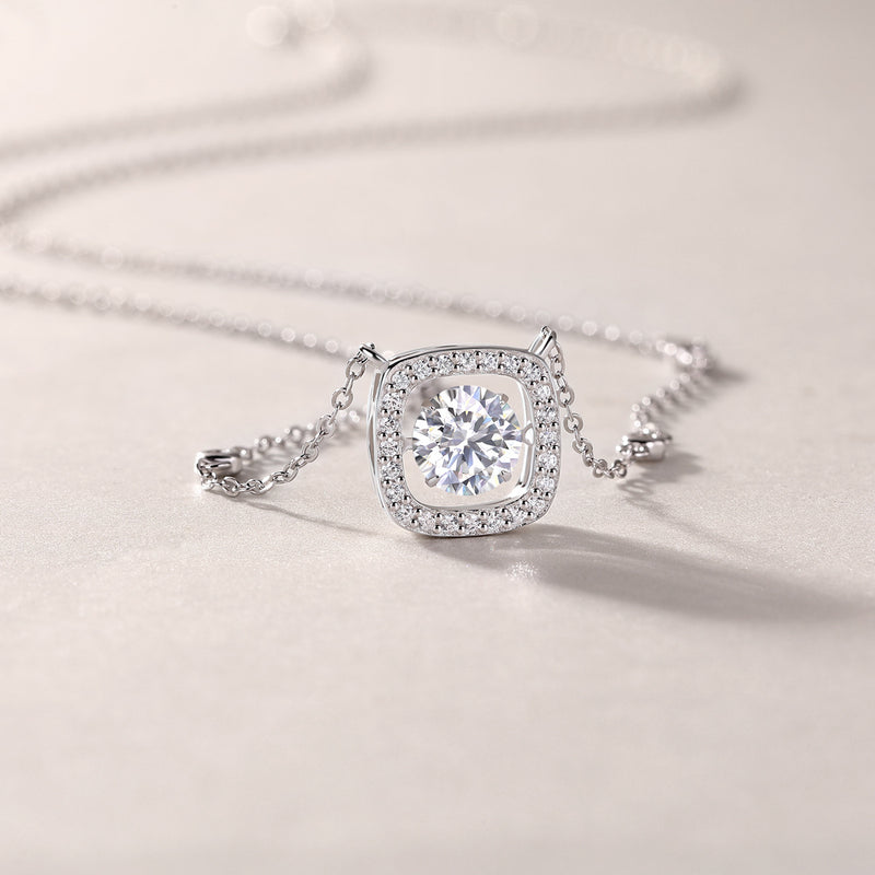 Sweet - A Fashionable And Luxurious Diamond Jewelry Pendant Set
