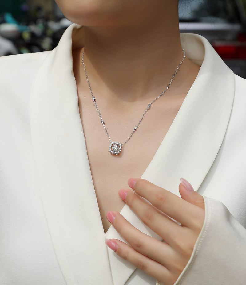 Sweet - A Fashionable And Luxurious Diamond Jewelry Pendant Set