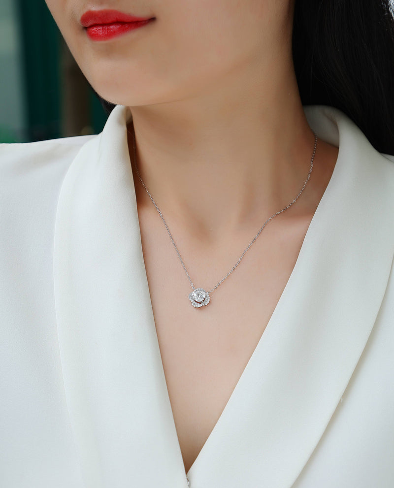 Lucky Flower - A Fashionable And Luxurious Diamond Jewelry Pendant Set