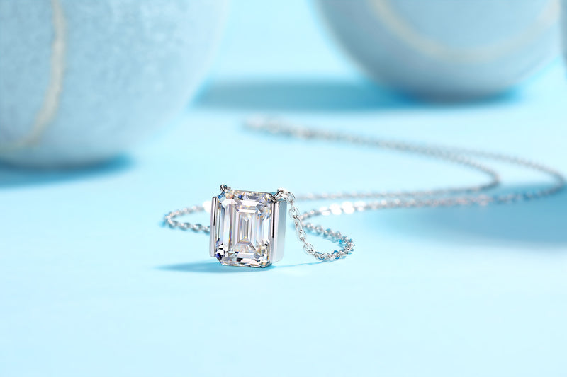 The Brilliance In A Small Space - A Fashionable Jewelry Pendant Set