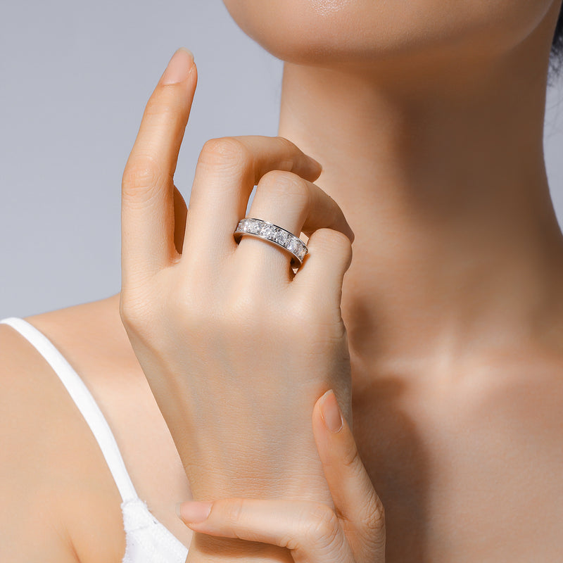 Flowing Clouds Convey Emotions - A Fashionable And Luxurious Jewelry Piece Set