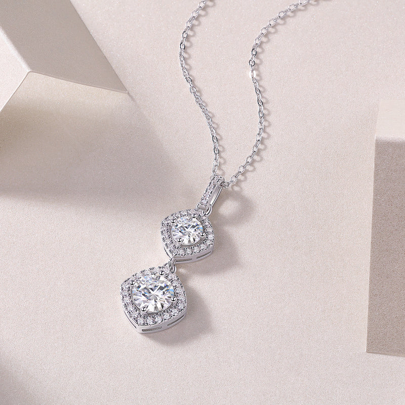Snowy Wonderland - A Fashionable And Luxurious Diamond Jewelry Pendant Set