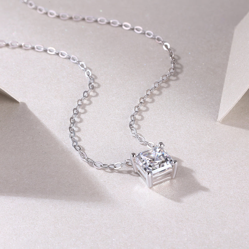 Eternal - A Fashionable And Luxurious Diamond Jewelry Pendant Set