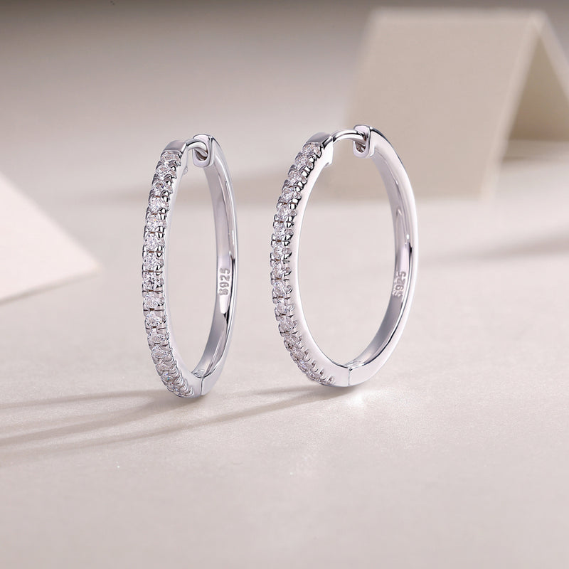 Yuedong Light - Fashionable And Luxurious Diamond Jewelry Pendant Set
