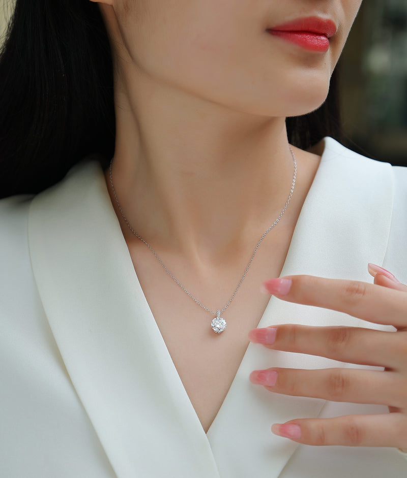 A Lifetime Of Brilliance - A Fashionable And Luxurious Diamond Jewelry Pendant Set