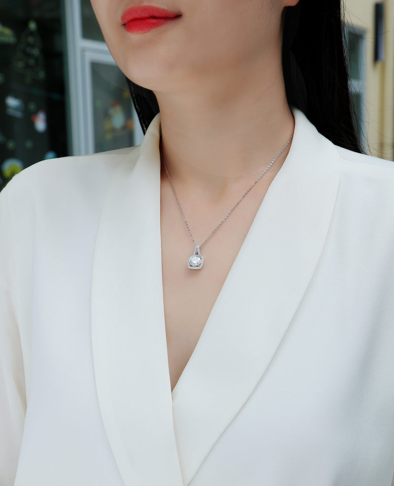 Small Square Diamond - A Fashionable And Luxurious Diamond Jewelry Piece Set