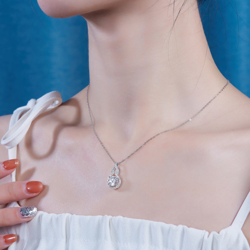 Curve - A Fashionable And Luxurious Diamond Jewelry Pendant Set