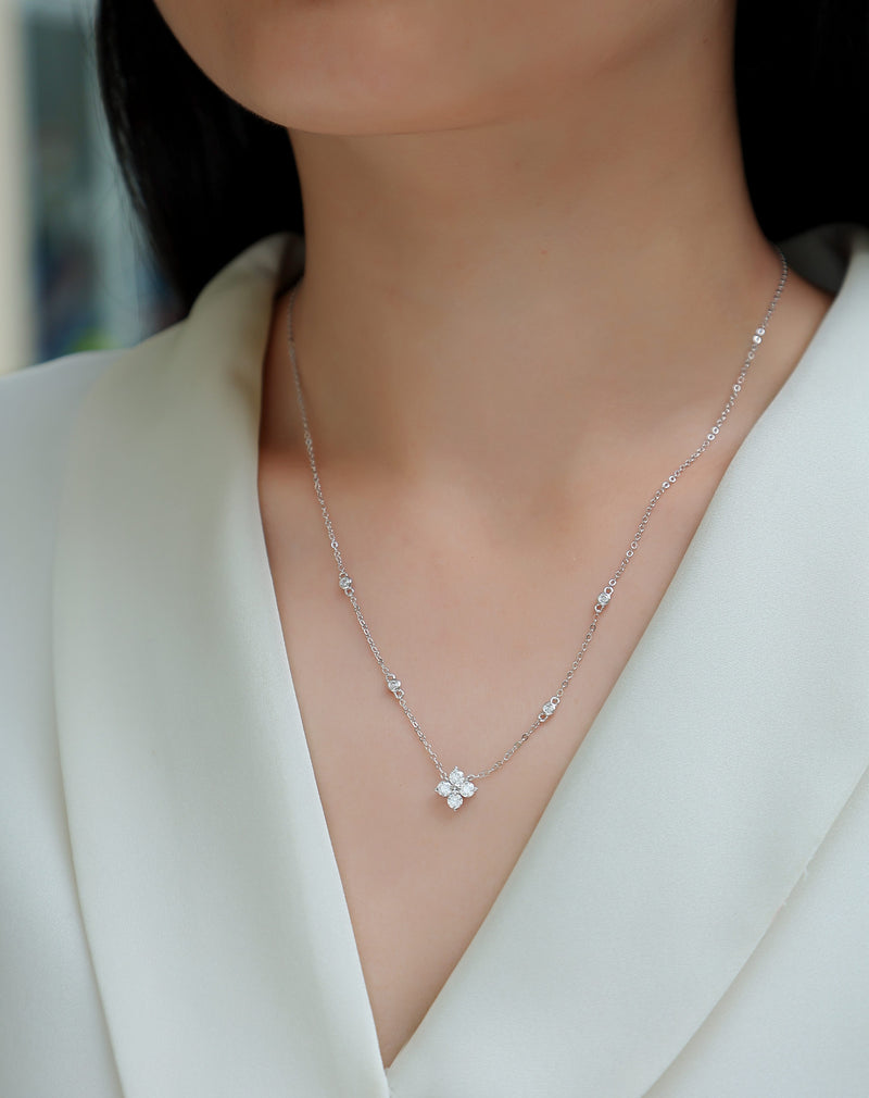 Radiant Star - A Fashionable And Luxurious Diamond Jewelry Pendant Set