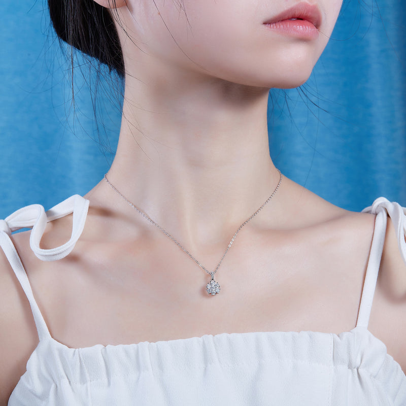 Snowflake Dance - A Fashionable And Luxurious Diamond Jewelry Pendant Set