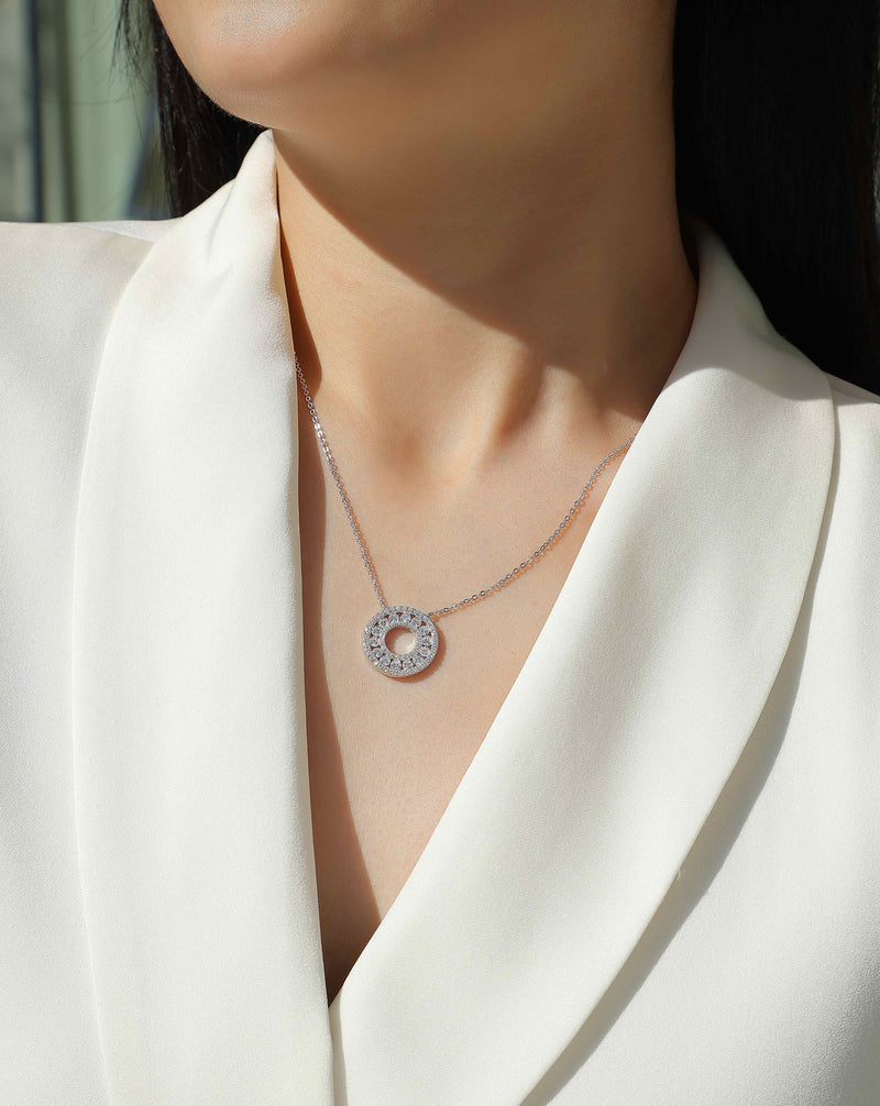 Reciprocating - A Fashionable And Luxurious Diamond Jewelry Pendant Set