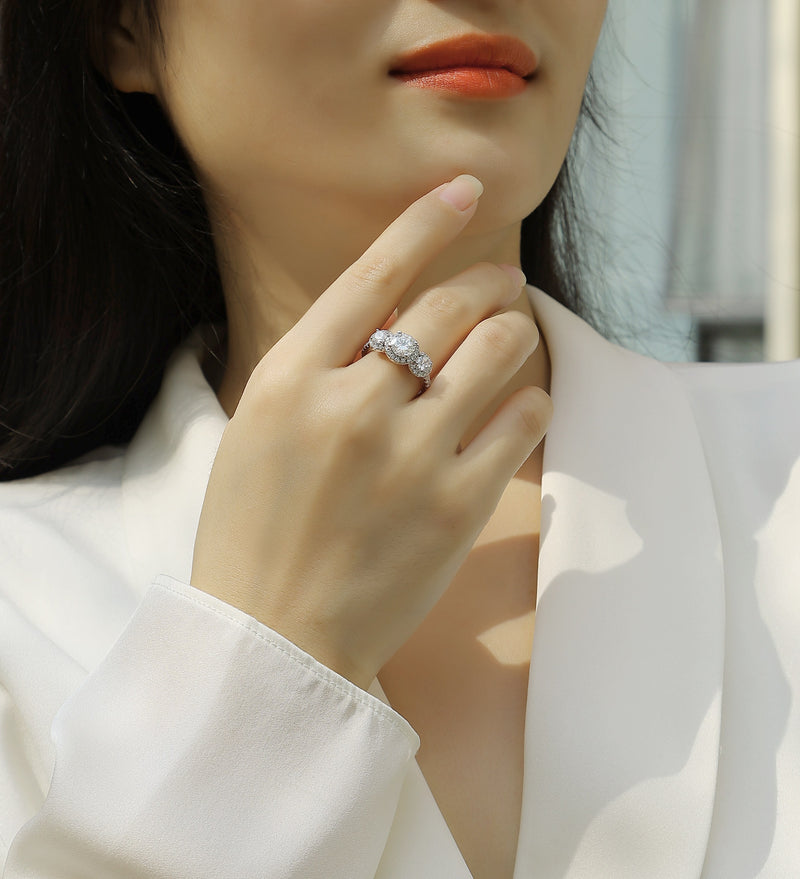 Human Warmth - A Fashionable And Luxurious Jewelry Piece Set