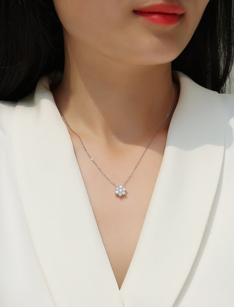 Snowflakes Fluttering - A Fashionable And Luxurious Diamond Jewelry Pendant Set