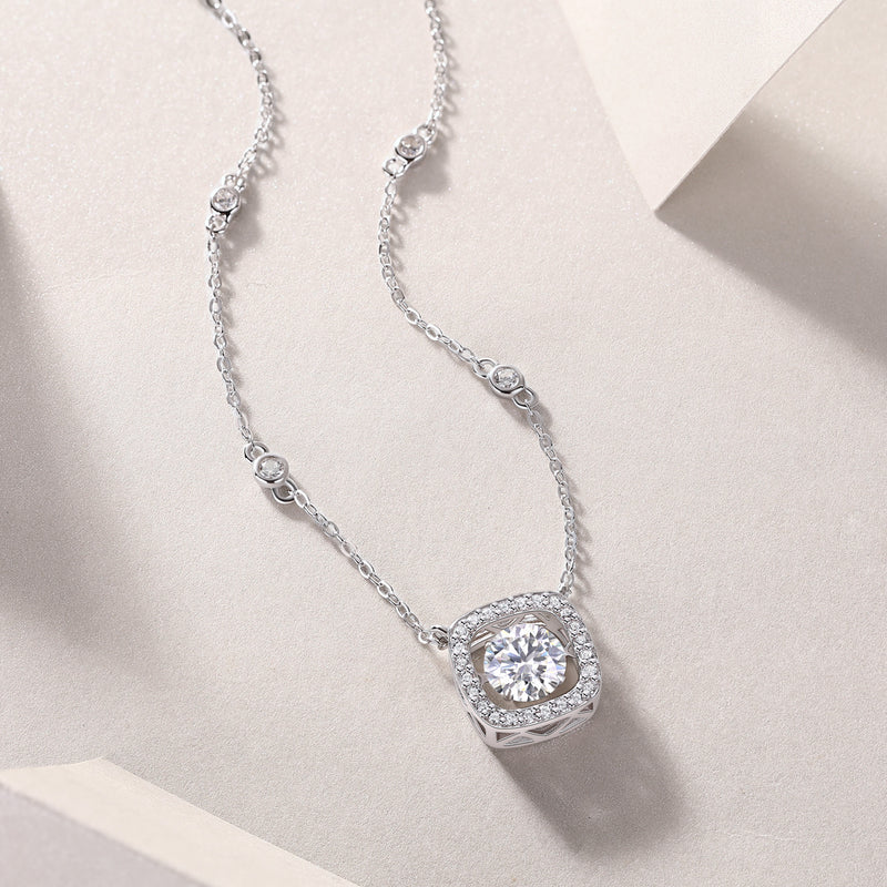Sweet - A Fashionable And Luxurious Diamond Jewelry Pendant Set