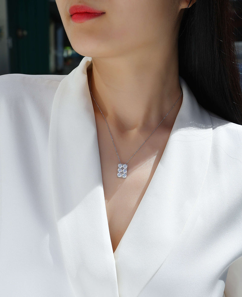 Grand Round - A Fashionable And Luxurious Diamond Jewelry Piece Set