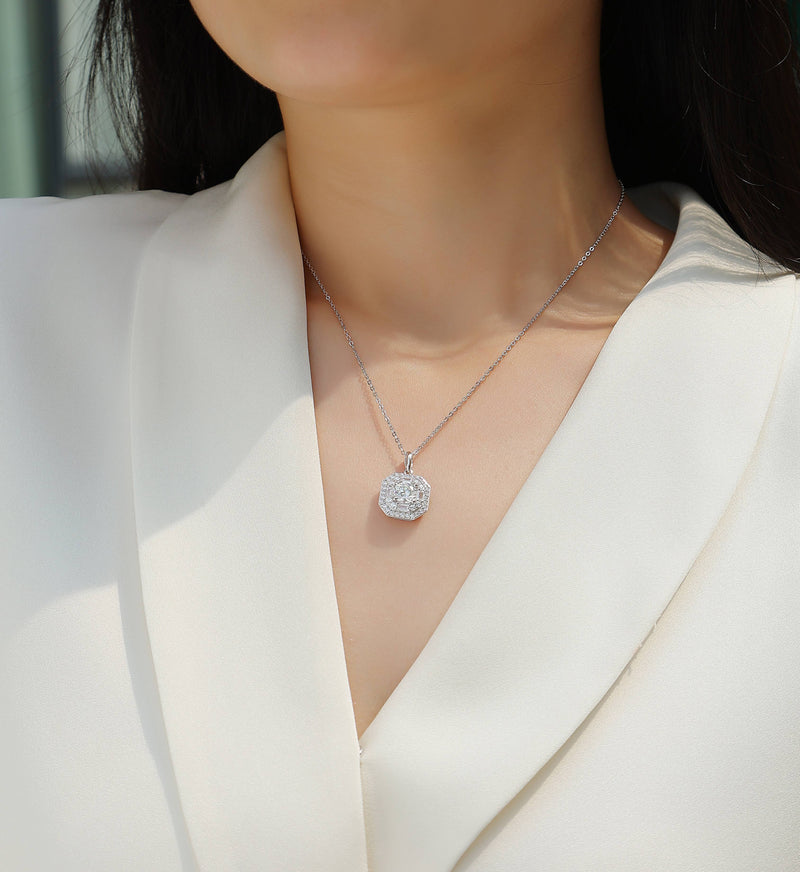 Small Square Bag - A Fashionable And Luxurious Diamond Jewelry Piece Set